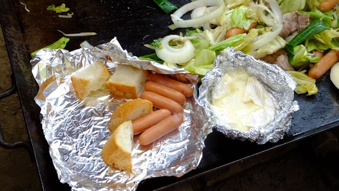 バーベキューでチーズフォンデュ